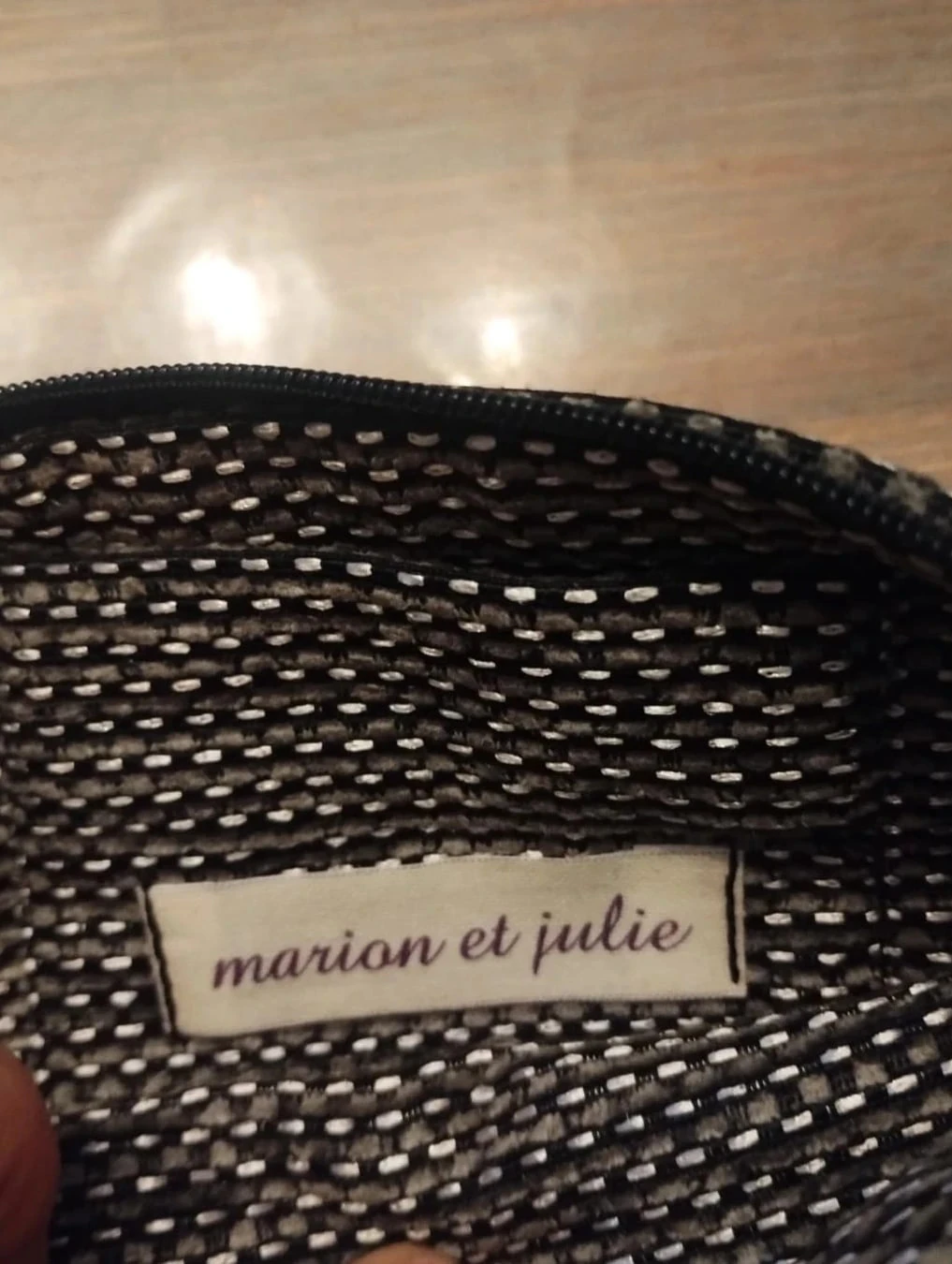 Bolsa pequena preta/cinza com lantejoulas, Marion et Julie – photo 2